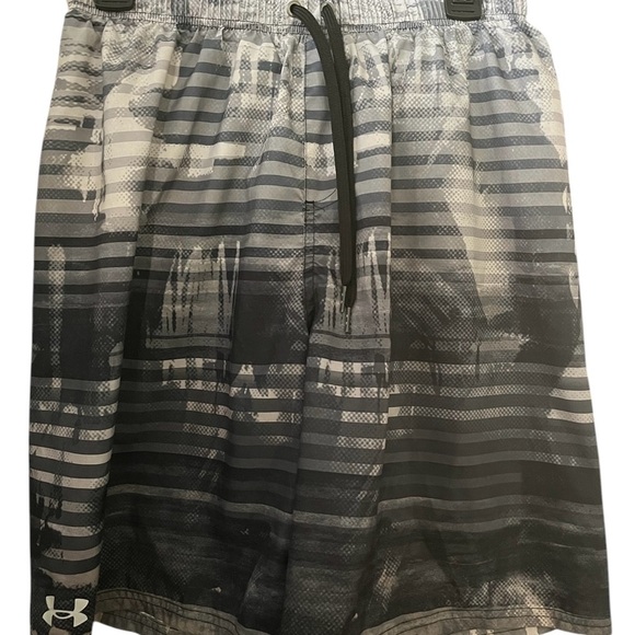 Under Armour Striped Athletic Shorts Large - Picture 1 of 5